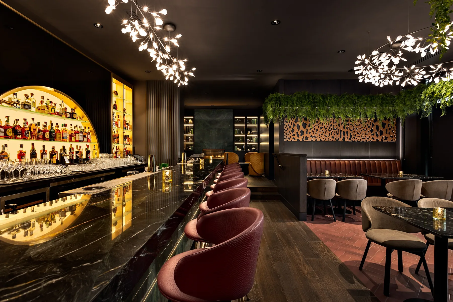 Miraas Downtown bar and dining room